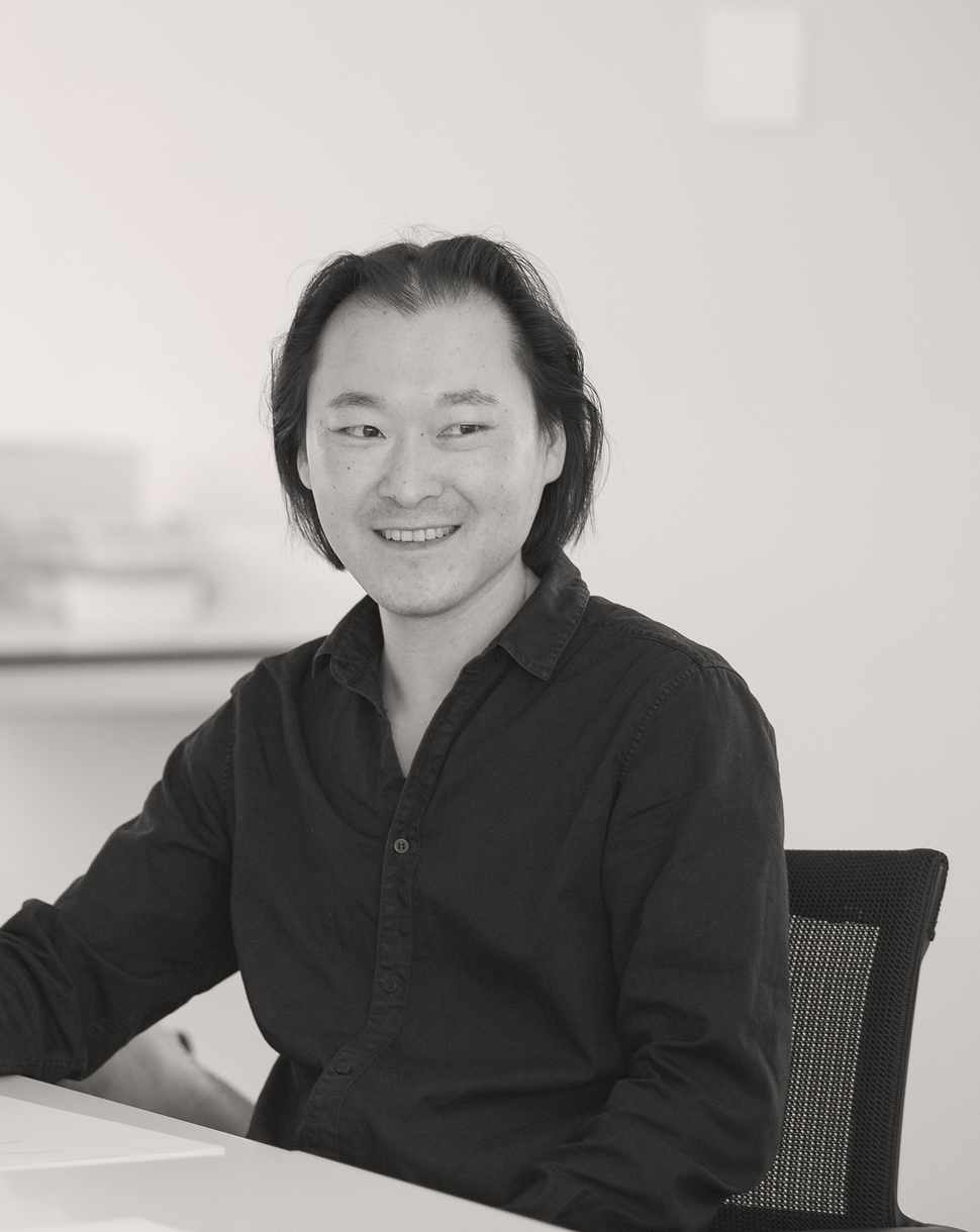 Heiko Echterdiek plant und entwickelt als Produktmanager seit zwei Jahren neue Möbel für OKA Büromöbel.