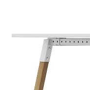 OKA HomeLine Detail Schraubenbefestigung Beine