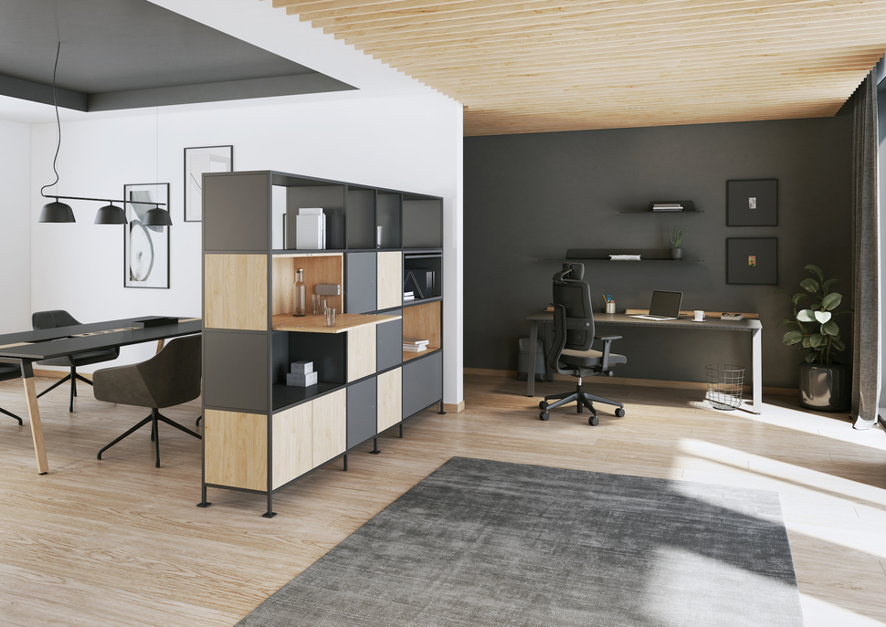 Regale der OKA FrameWork Reihe sind perfekte Raumteiler und lassen sich von beiden Seiten nutzen.