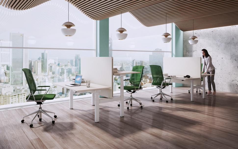 Am Tisch sitzen oder lieber stehen? Mit dem OKA EasyUp Twin ist beides möglich.