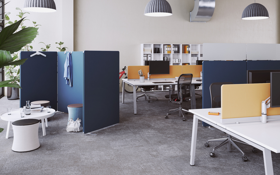 Wer im Team arbeitet, braucht dennoch seinen eigenen Bereich - mit den Trennwänden von OKA SpaceLine ist die Aufteilung kein Problem.