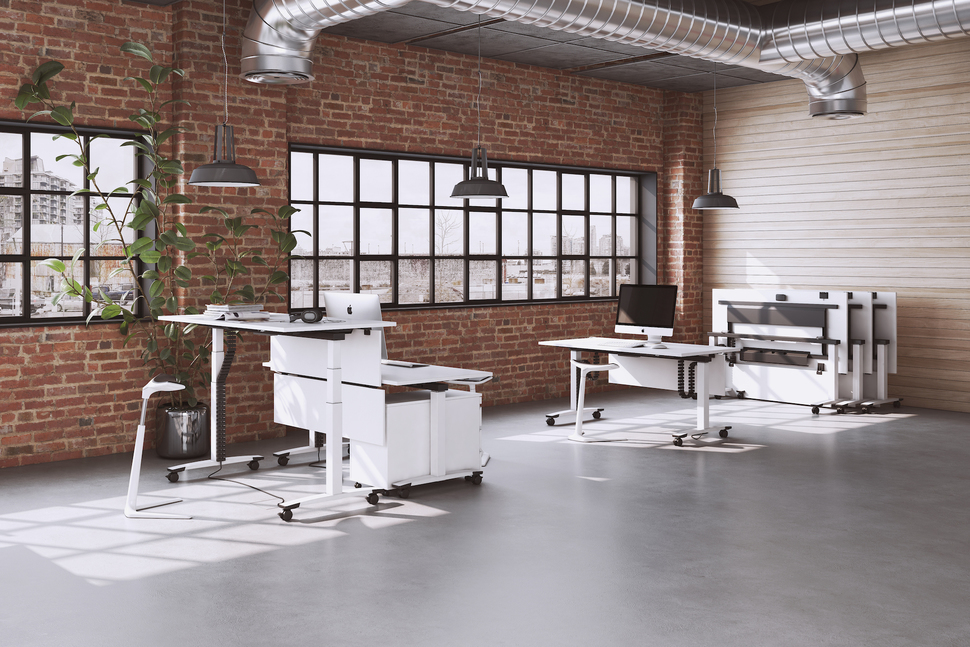 Flexibel und platzsparend: der Schreibtisch OKA JumpFlex ist ideal für Coworking Spaces.