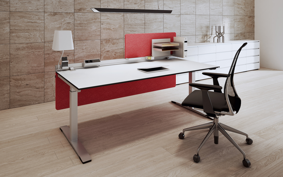 OKA DeskTop Elemente bieten Sichtschutz und Farbakzente in einem Produkt vereint.