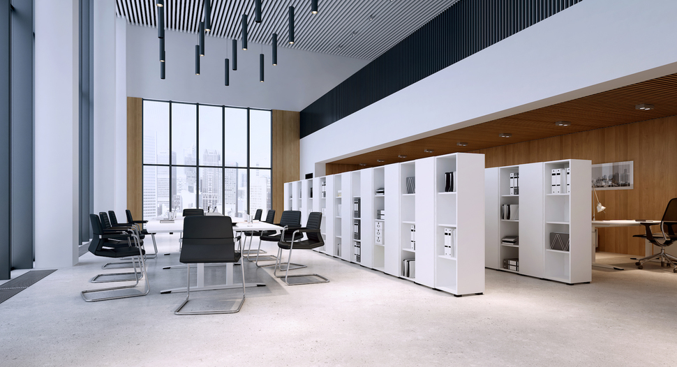 Da braucht’s keine festen Wände: Mit Stauraumsystemen lässt sich ein großer Grundriss eines Raumes ganz einfach teilen.