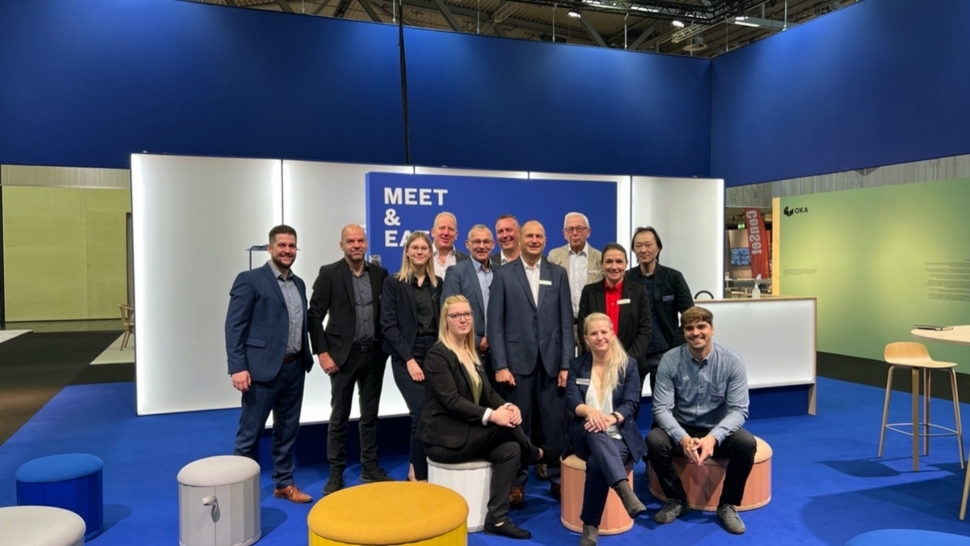 Moderne Arbeitswelten schaffen Raum für Kollaboration – die Linie OKA Meeting bietet die passenden Büromöbel dafür.