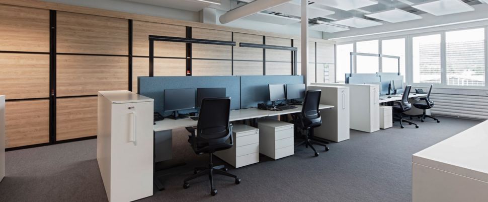 OKA Arbeitsplätze aus einer gelungenen Partnerschaft zwischen OKA und Architekturbüro KurzVertikal