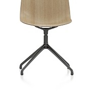 OKA 3D-Chair detail: 4-star swivel base with felt gliders