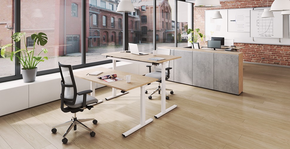 Tisch: OKA EasyUp (frame: pure white, table top: hickory decor), OKA ModulLine  (front: concrete decor, carcass: hickory decor), radiator cladding: pearl white